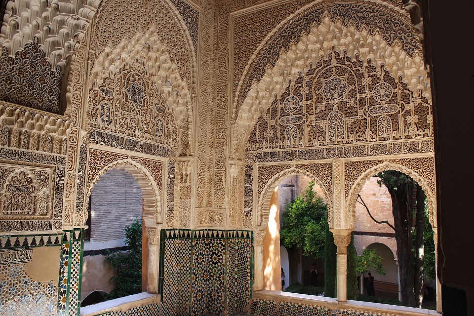Is een bezoek aan Alhambra de moeite waard - Is The Alhambra Worth a visit - La visite de l'Alhambra vaut-elle la peine - ein Besuch der Alhambra lohnt sich - アルハンブラ宮殿を訪れる価値はあるか