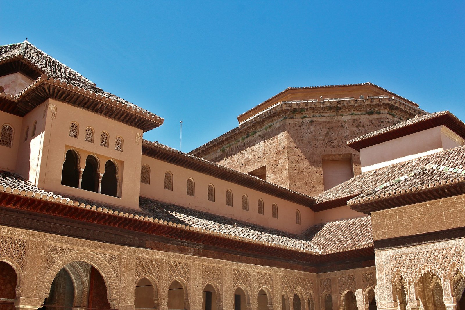 Biggest Mistakes to Avoid When Visiting the Alhambra - Errores que evitar al visitar la Alhambra - Welke fouten vermijden bij een bezoek aan het Alhambra - Quelles erreurs éviter lors d'une visite à l'Alhambra - Welche Fehler sollte man bei einem Besuch der Alhambra vermeiden - Quali errori evitare quando si visita l'Alhambra