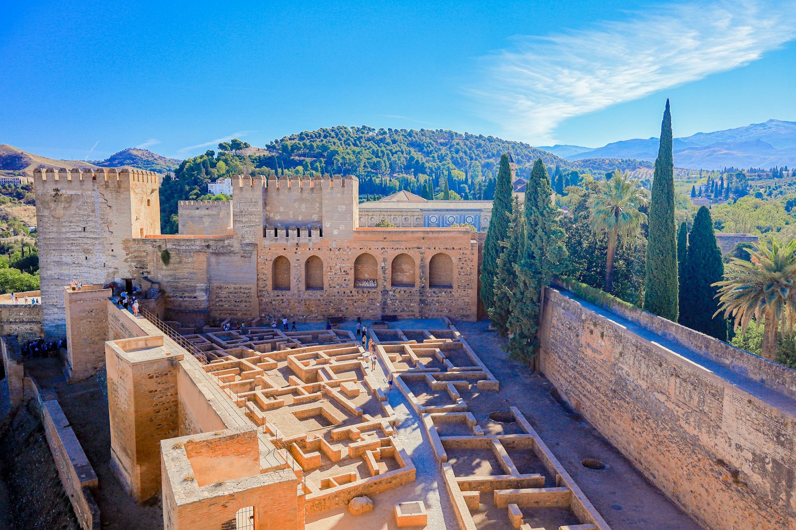 Con cuánta antelación reservar entradas para la Alhambra en verano - How Far in Advance Should You Book Alhambra Tickets in Summer - Hoe ver van tevoren moet je Alhambra tickets boeken in de zomer - Quanto tempo prima dovresti prenotare i biglietti per l'Alhambra in estate - 夏にアルハンブラのチケットをどれくらい前に予約する必要がありますか - Wie weit im Voraus sollten Sie Tickets für die Alhambra im Sommer buchen - Combien de temps à l’avance réserver des billets pour l’Alhambra en été - 夏にアルハンブラのチケットをどれくらい前に予約する必要がありますか